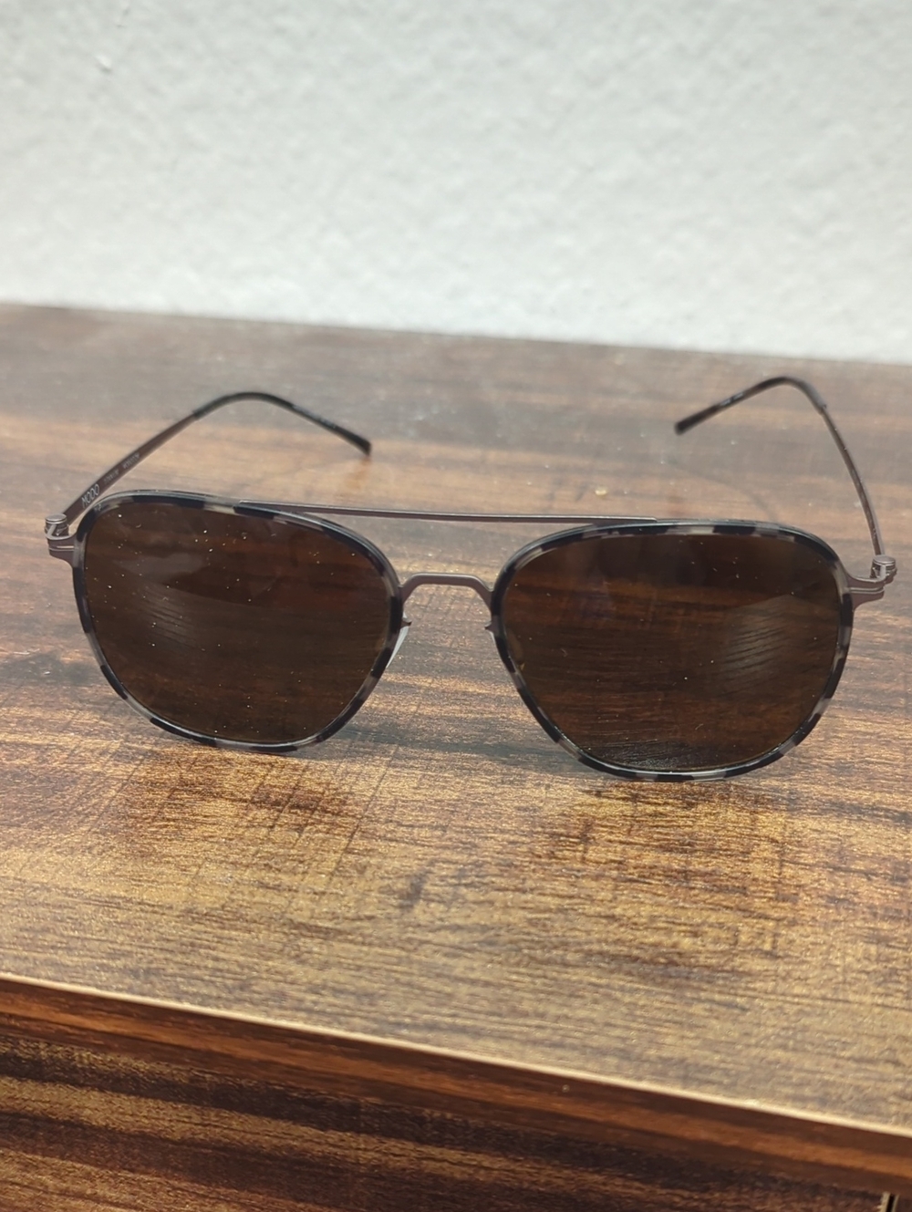 Men's Aviator-Style Sunglasses with Dark Brown Lenses